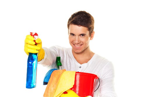 Risk assessment and careful handling before starting oven cleaning work